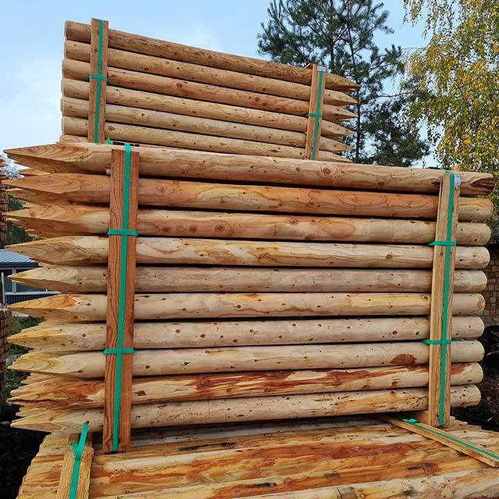 Baum- /Zaunpfähle-Lärche, zylindrisch gefräst, Kopf gefast, einseitig angespitzt, roh - ohne Imprägnierung