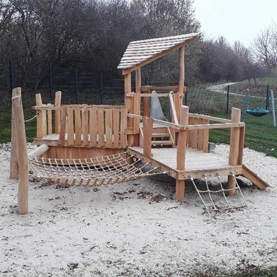 Spielanlage „Bullerbü“ mit Edelstahlrutsche, Ansicht 4