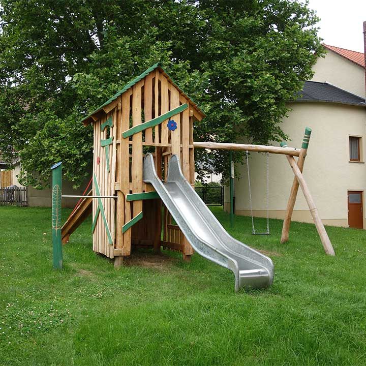 Pfahldorfhaus "Monstab" mit Edelstahlrutsche