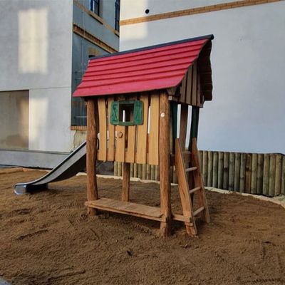 Spielhaus „Ellernweg“ mit Edelstahlrutsche, Ansicht 3